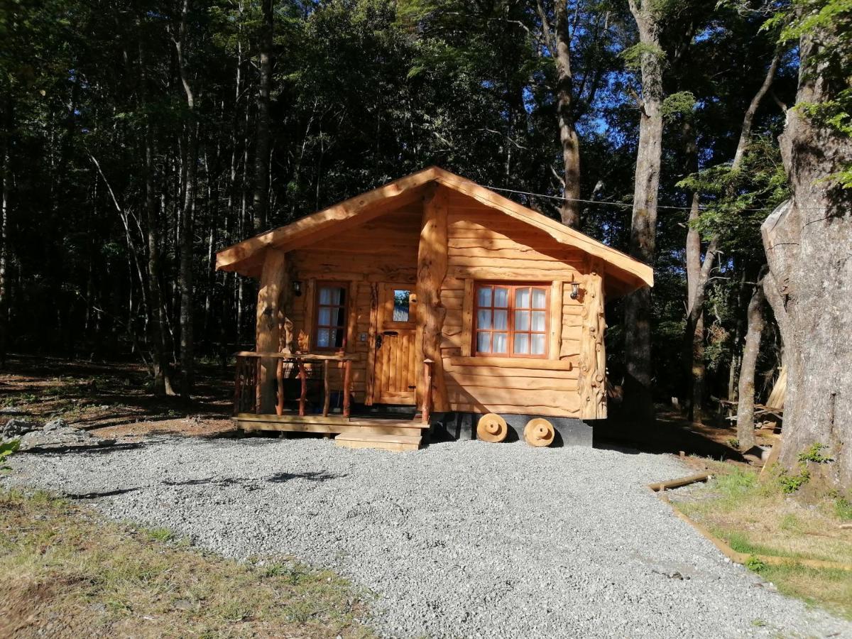 Cabañas Los Canelos Pucon, Hermosa Granja de 20 hectaréas a orillas del Río Liucura Exterior foto