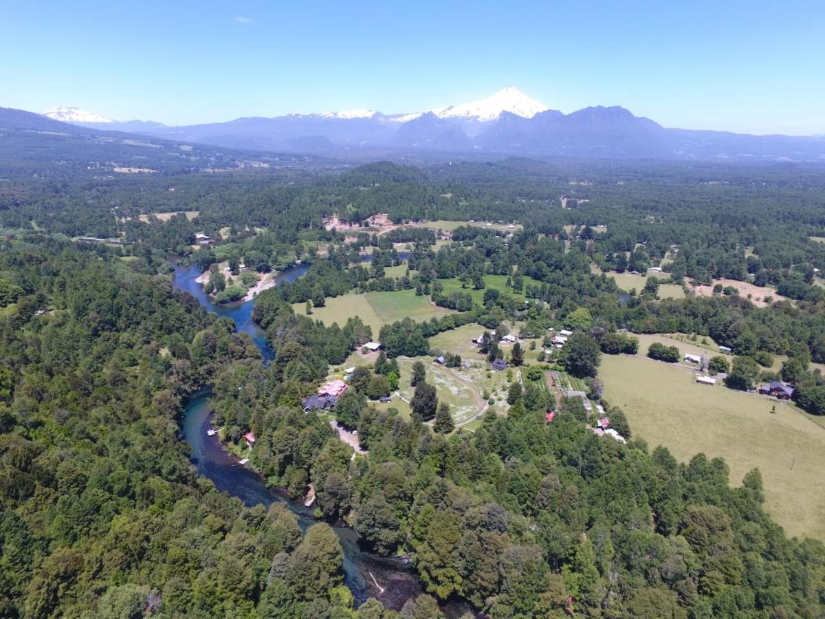 Cabañas Los Canelos Pucon, Hermosa Granja de 20 hectaréas a orillas del Río Liucura Exterior foto