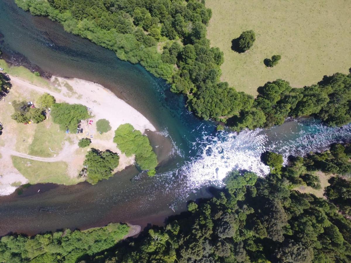 Cabañas Los Canelos Pucon, Hermosa Granja de 20 hectaréas a orillas del Río Liucura Exterior foto