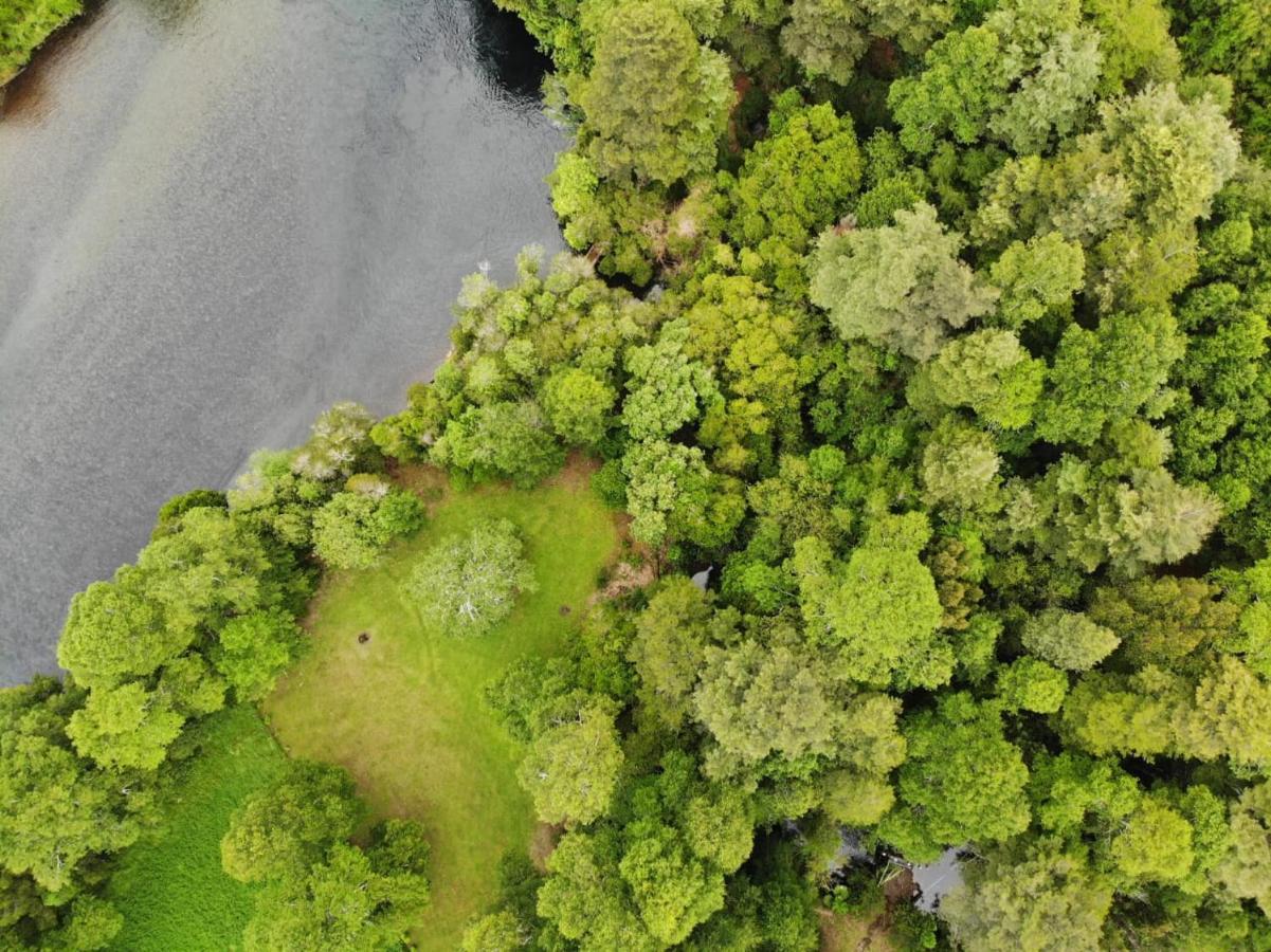 Cabañas Los Canelos Pucon, Hermosa Granja de 20 hectaréas a orillas del Río Liucura Exterior foto