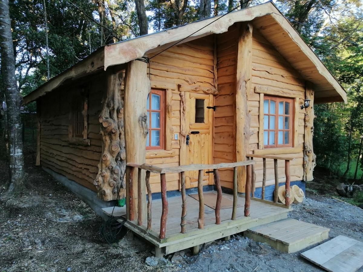 Cabañas Los Canelos Pucon, Hermosa Granja de 20 hectaréas a orillas del Río Liucura Exterior foto