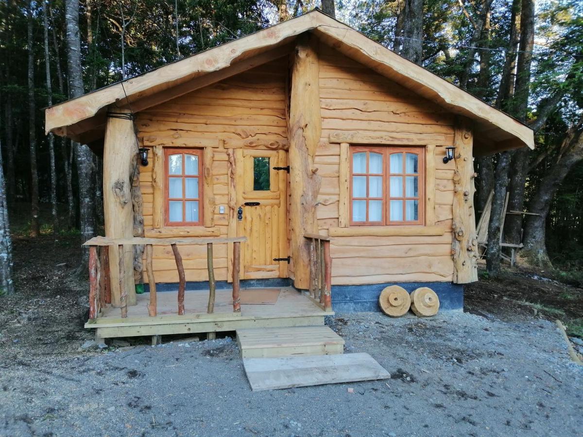 Cabañas Los Canelos Pucon, Hermosa Granja de 20 hectaréas a orillas del Río Liucura Exterior foto