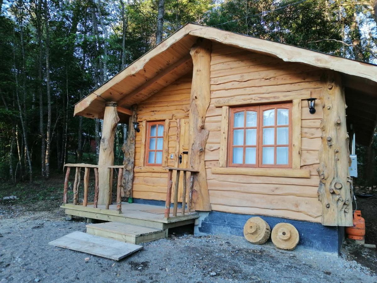 Cabañas Los Canelos Pucon, Hermosa Granja de 20 hectaréas a orillas del Río Liucura Exterior foto