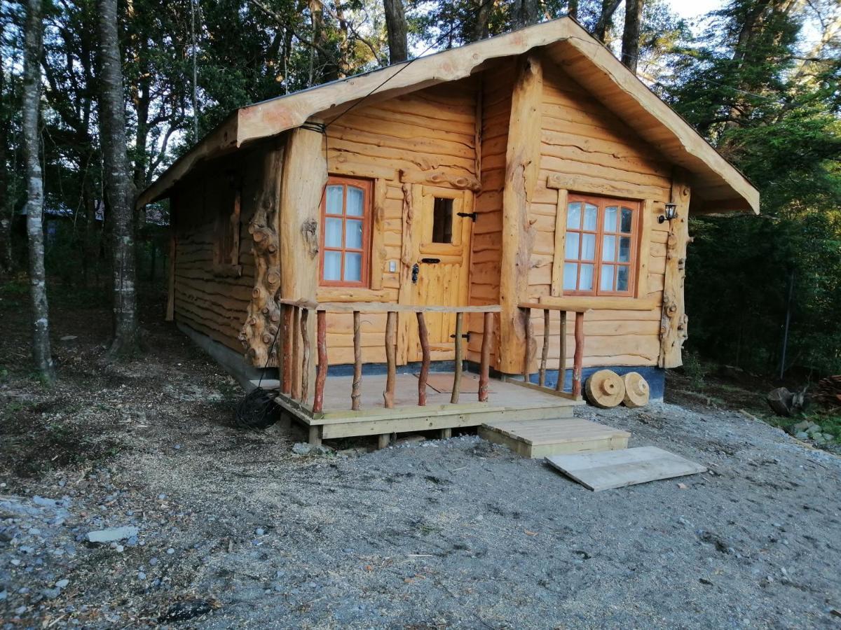 Cabañas Los Canelos Pucon, Hermosa Granja de 20 hectaréas a orillas del Río Liucura Exterior foto