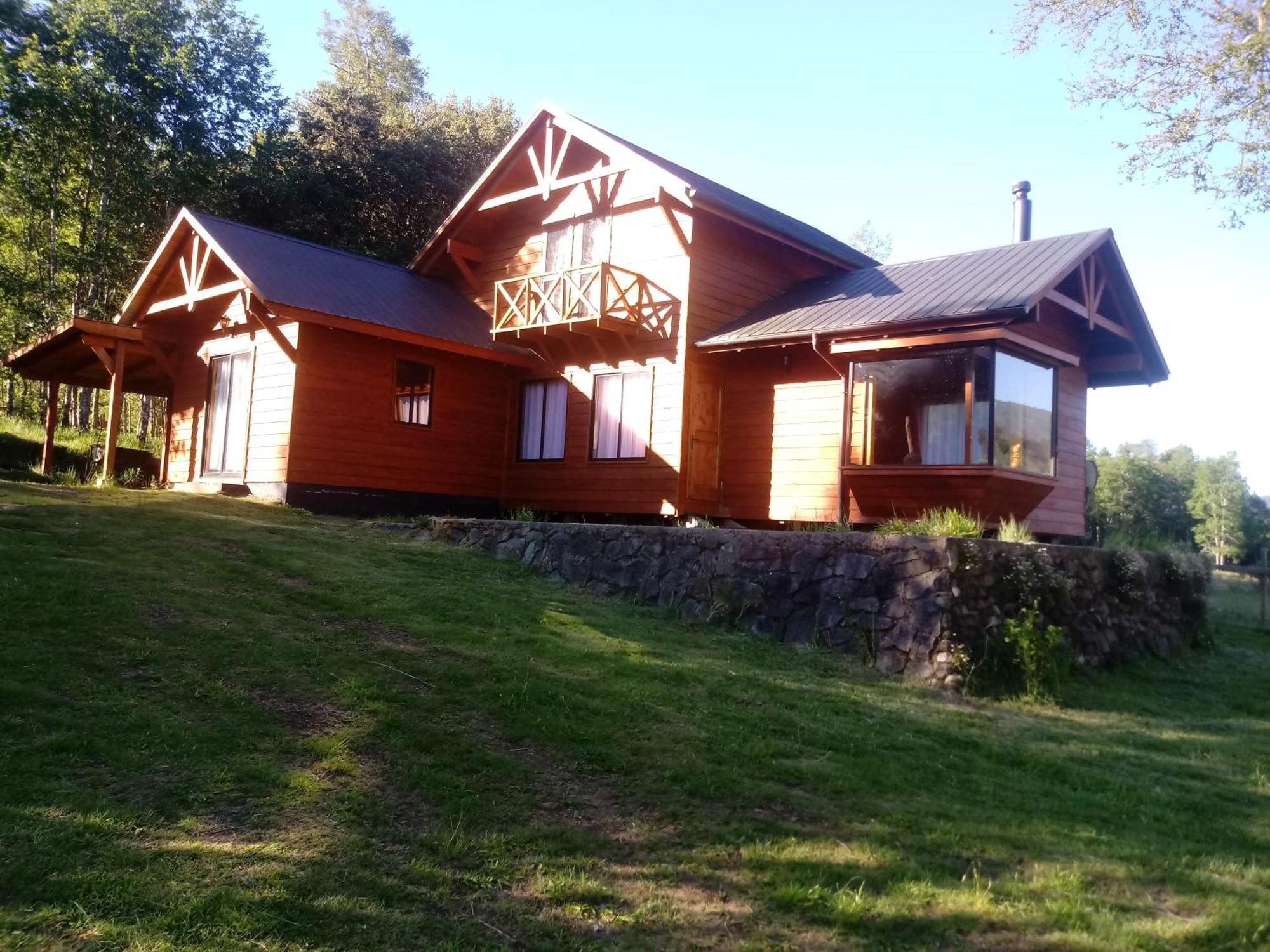 Cabañas Los Canelos Pucon, Hermosa Granja de 20 hectaréas a orillas del Río Liucura Exterior foto