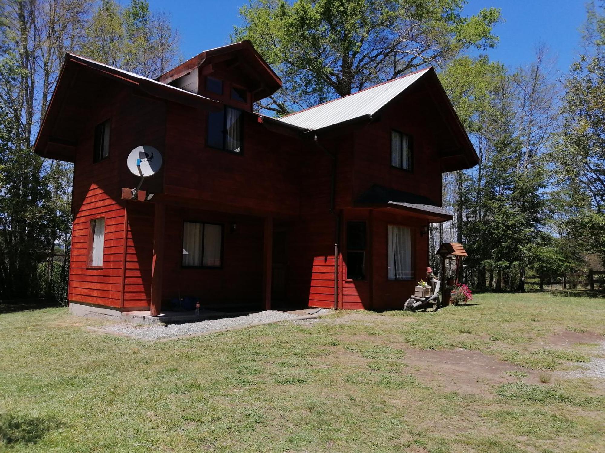 Cabañas Los Canelos Pucon, Hermosa Granja de 20 hectaréas a orillas del Río Liucura Exterior foto