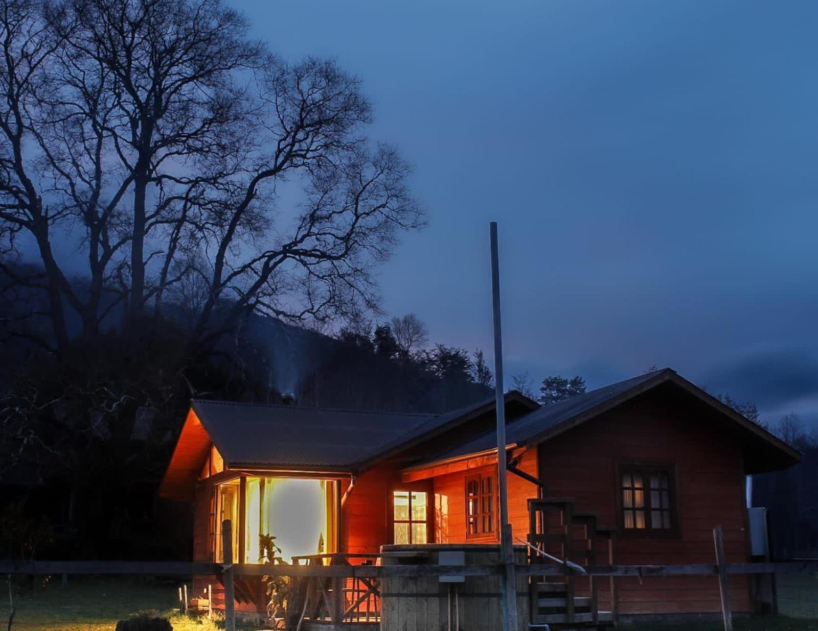 Cabañas Los Canelos Pucon, Hermosa Granja de 20 hectaréas a orillas del Río Liucura Exterior foto