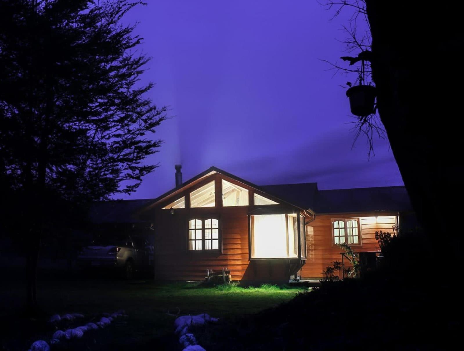 Cabañas Los Canelos Pucon, Hermosa Granja de 20 hectaréas a orillas del Río Liucura Exterior foto