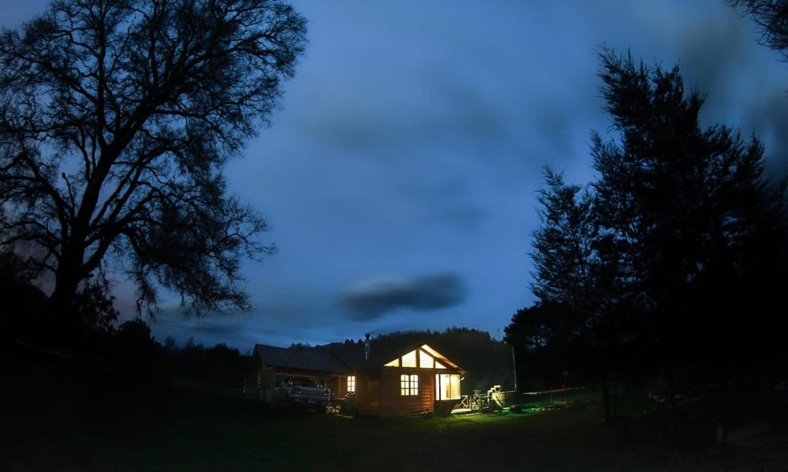 Cabañas Los Canelos Pucon, Hermosa Granja de 20 hectaréas a orillas del Río Liucura Exterior foto