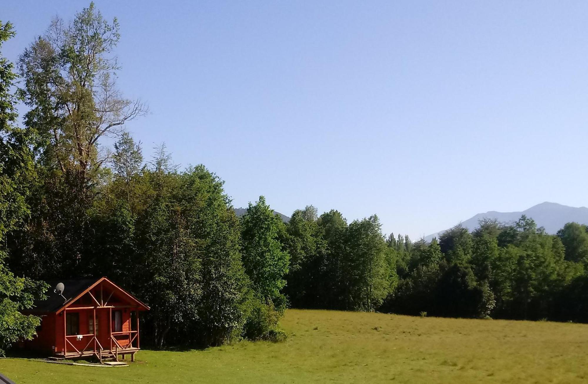 Cabañas Los Canelos Pucon, Hermosa Granja de 20 hectaréas a orillas del Río Liucura Exterior foto