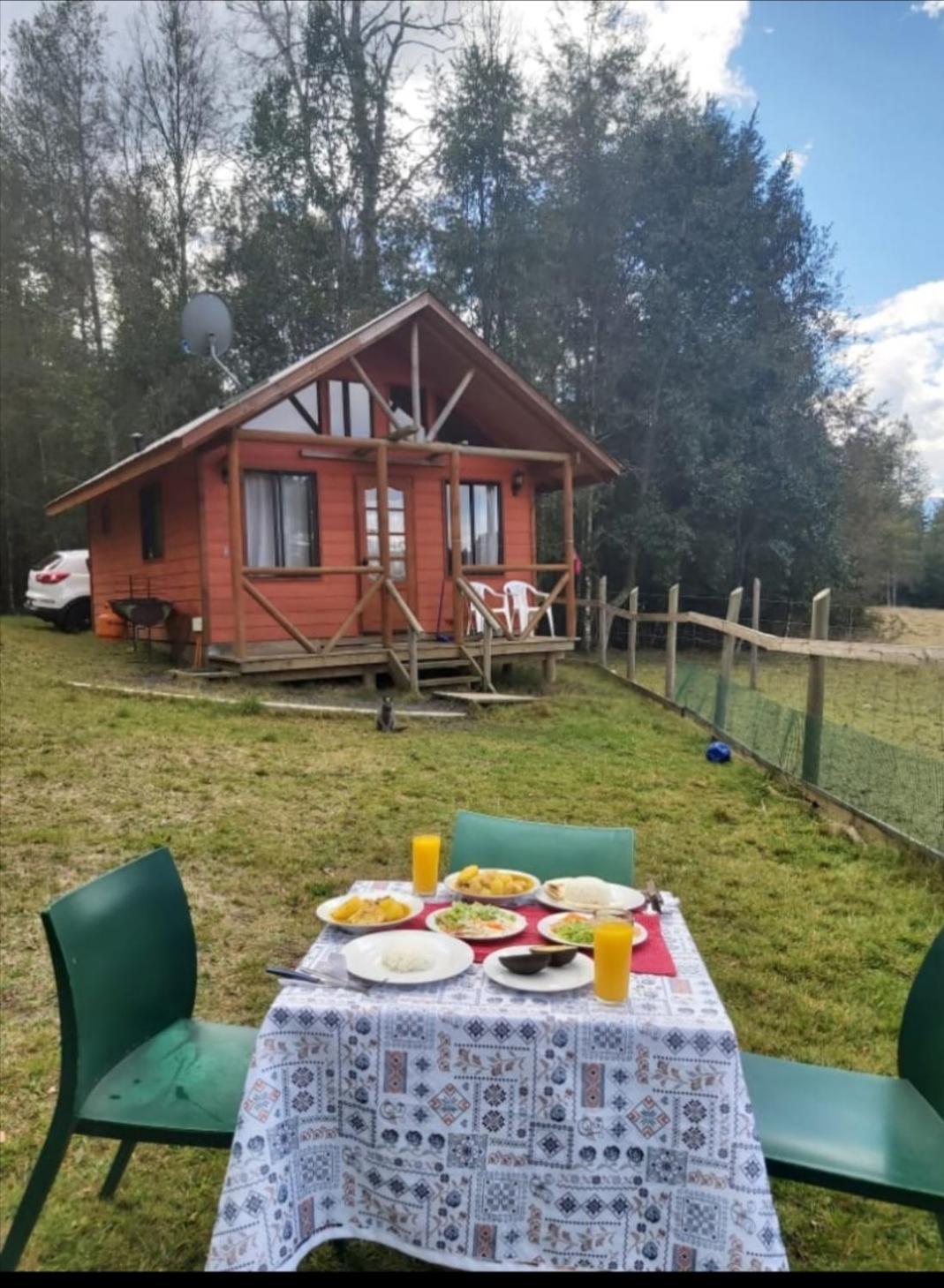 Cabañas Los Canelos Pucon, Hermosa Granja de 20 hectaréas a orillas del Río Liucura Exterior foto