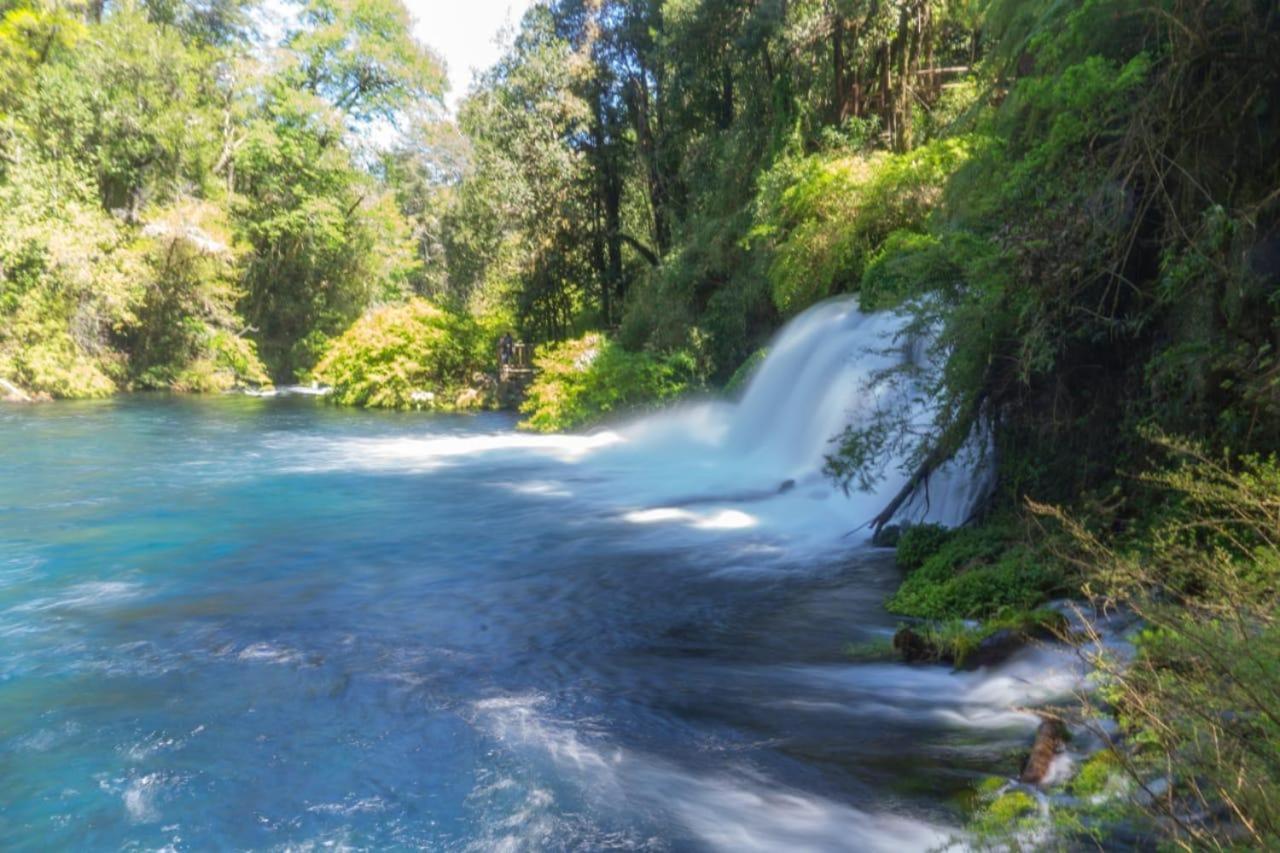 Cabañas Los Canelos Pucon, Hermosa Granja de 20 hectaréas a orillas del Río Liucura Exterior foto